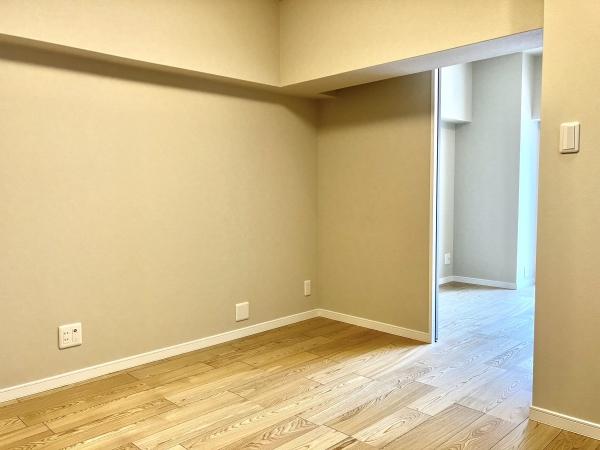 前面に建物がなく、開けた眺望のリビング