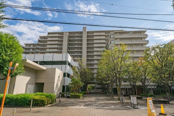 2003年1月築、総戸数299戸の大規模マンションです。