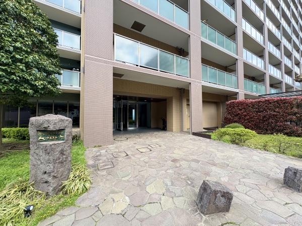 植栽の整ったエントランス