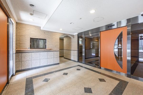 防犯面で安心できるオートロック付きのエントランス