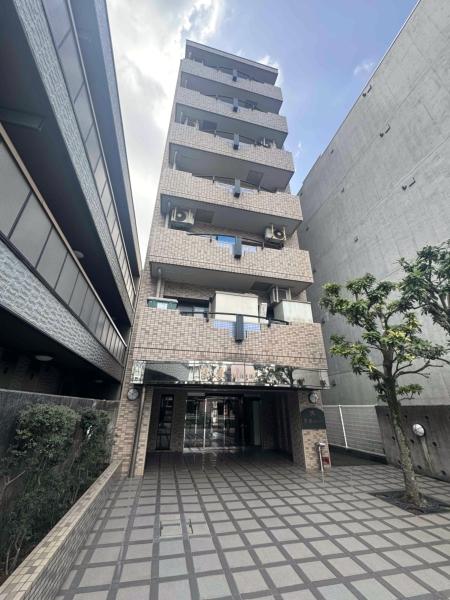 落ち着いた色合いの外観