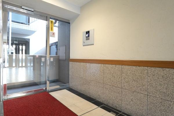 管理・清掃の行き届いたメインエントランス