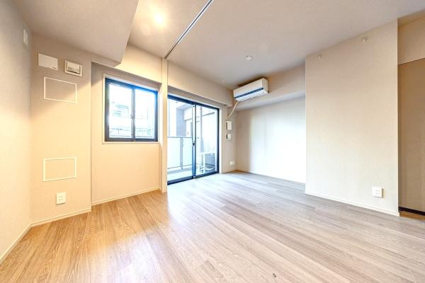 洋室とリビングの間仕切りを開放して広々としたリビングダイニングとしてもお使いいただけます。