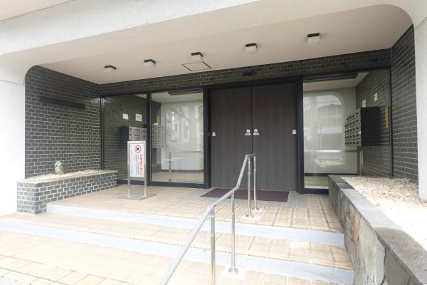 皆様をお出迎えするエントランス