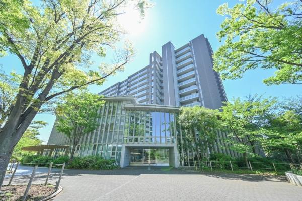 エントランス側からの外観