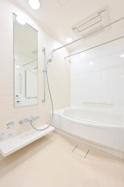 料理をしながら会話を楽しめる、対面式キッチンが採用されています。