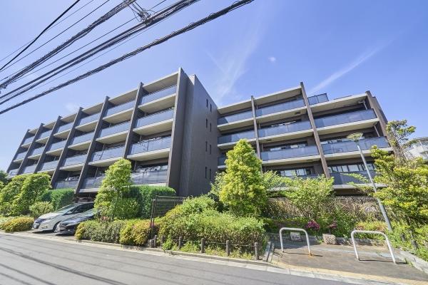 閑静な住宅にたたずむ低層レジデンス　2015年完成、総戸数60戸、清水総合開発旧分譲