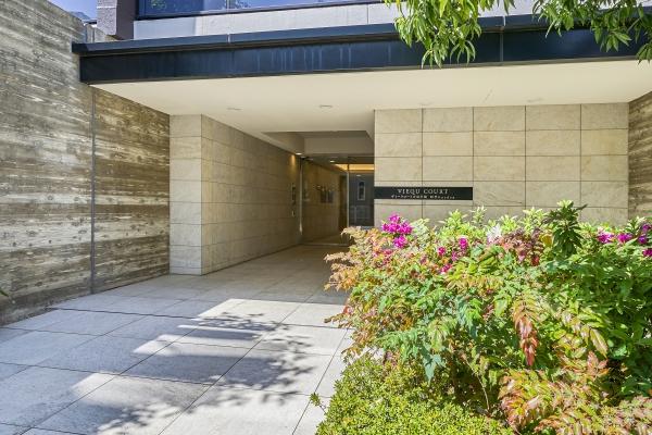 植栽豊かなエントランス