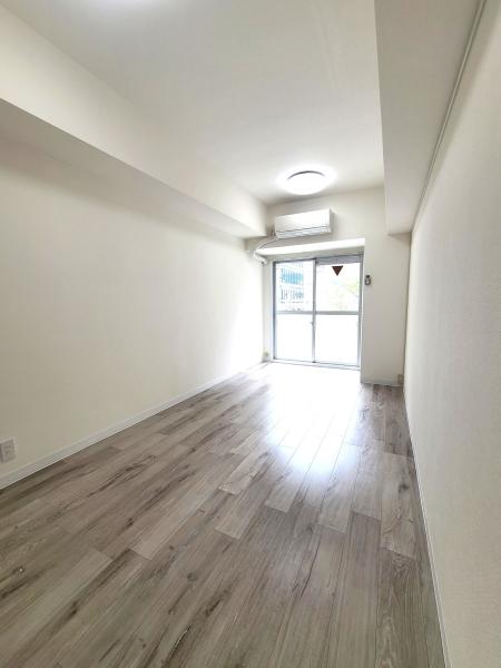 南東向きの洋室