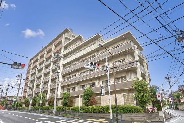 南東側から撮影　野村不動産旧分譲、2004年2月完成、総戸数86戸