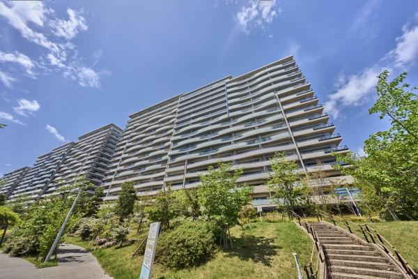 ＳＥＡ　ＶＩＬＬＡＧＥはＡ棟〜Ｅ棟の５棟構成、南東向き、豊洲運河に面しています。