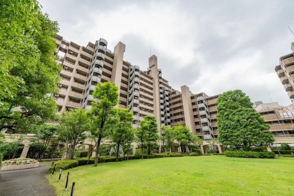 エントランスホール（フロントサービスがございます）