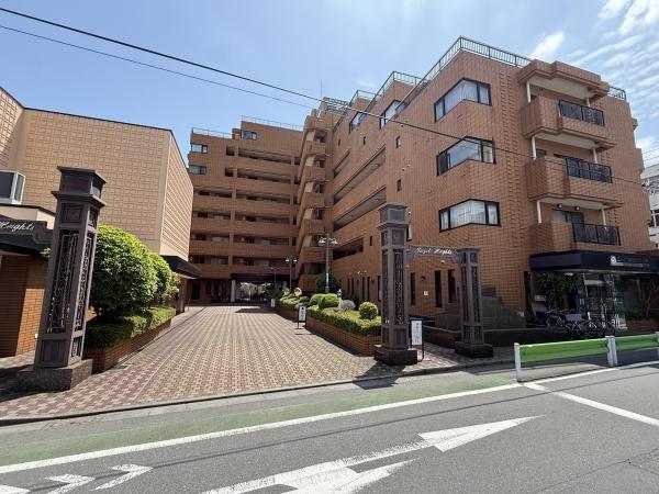 安心感を演出するゆとりあるアプローチ