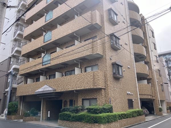 現地外観　地上１０階建ての４階部分