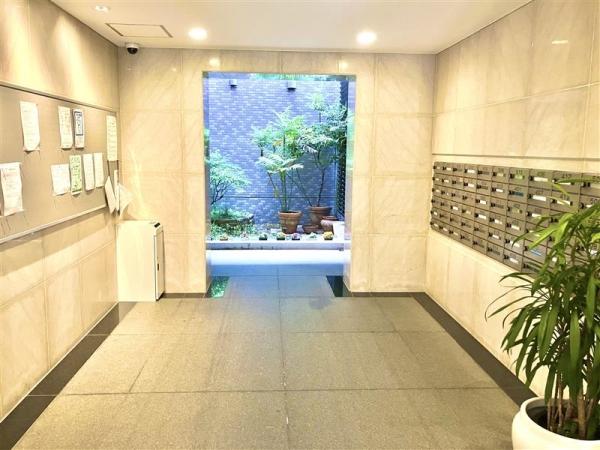 重厚感のあるエントランス