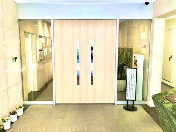 重厚感のあるエントランス