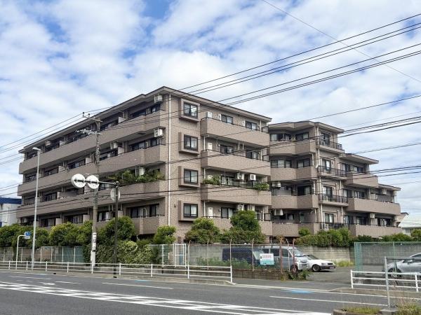 街と自然に調和する、外観デザイン