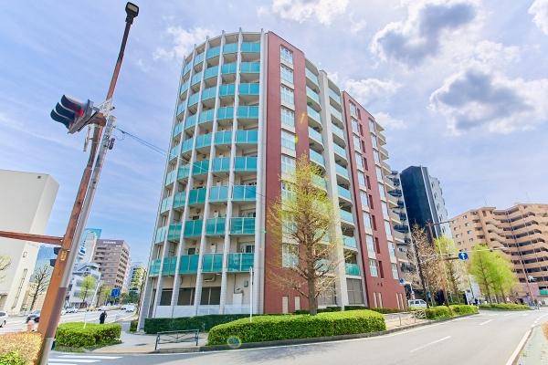 大海原を進む豪華客船をイメージしたラウンドフォルムの外観