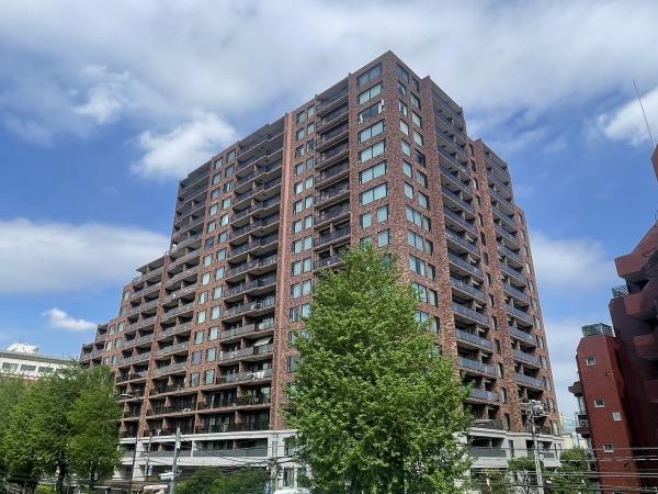 地下1階付地上18階建、総戸数293戸のビッグコミュニティ