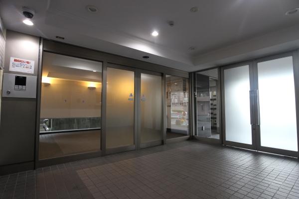重厚感のあるエントランス