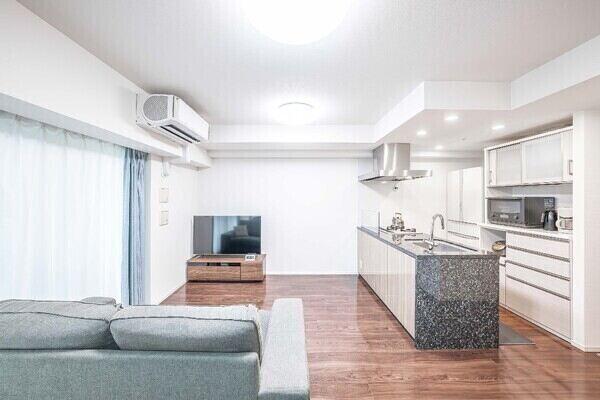 RC造地上15階建マンション。スーパーやコンビニが徒歩圏内にある、毎日のお買い物に便利な住環境です。