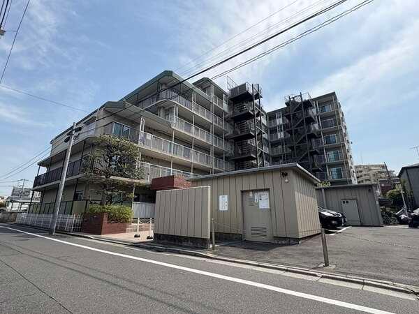 東京メトロ千代田線「亀有」駅へ徒歩10分の立地。交通・生活利便性に優れたロケーションです。