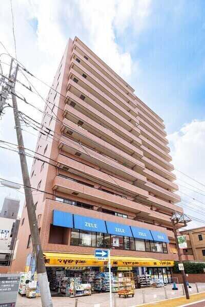 東武伊勢崎線「草加」駅徒歩2分の好立地。14階建ての9階部分につき、陽当り・眺望良好です。