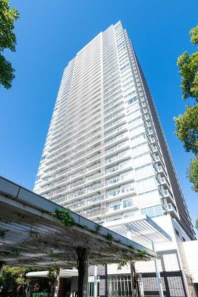 浅草の街を次代へ継ぐ、超高層免震タワーレジデンス「浅草タワー」。3路線3駅が徒歩10分以内の立地。