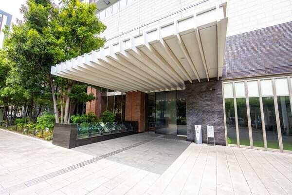 部屋位置は20階、都心を見下ろすことができる眺望の角住戸（西・北）。開放感あるリビングが特徴的です。