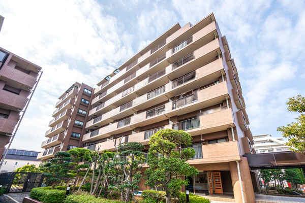 JR「綾瀬」駅まで徒歩8分。駅まで信号の無い快適なアプローチです。都心への通勤・通学に便利な立地。