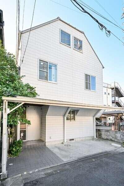 黒川紀章氏の事務所出身、数多くの賞を受賞した『小池秀夫』氏設計の邸宅。是非一度、室内をご覧ください。