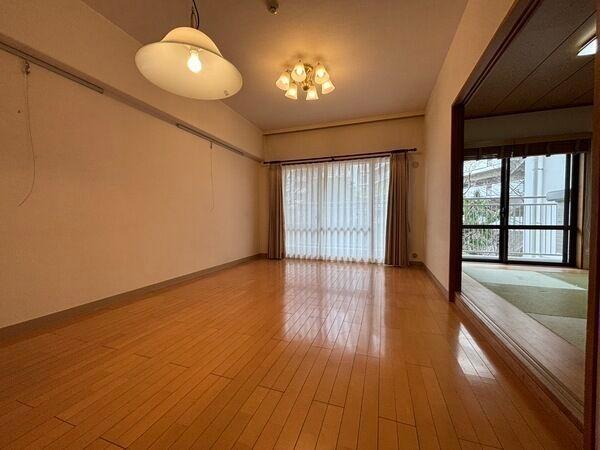 SRC造・地上9階建、新耐震基準適合のマンション。長谷川工務店施工、長谷工コミュニティ管理です。