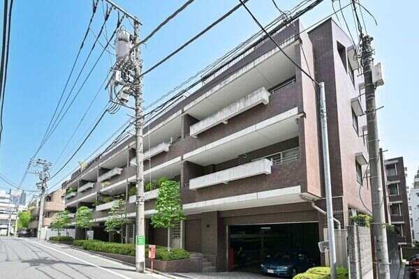 大切なペットと一緒に暮らせます(規約制限有)。全住戸に専用使用権付きトランクルーム有(有償)。