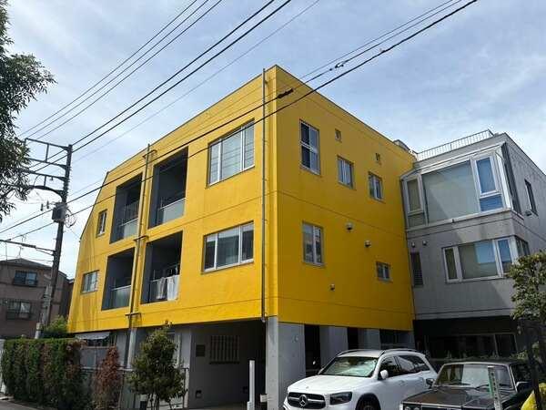 2000年7月竣工、地上4階地下1階建