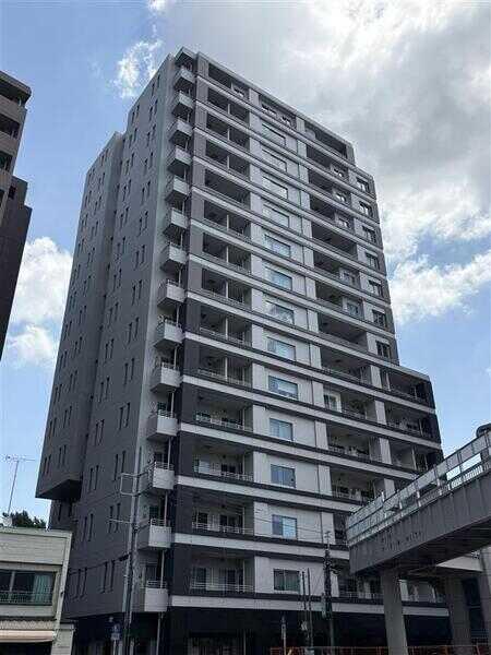 北参道駅まで徒歩４分、新宿にもアクセスしやすい立地にあります。