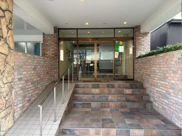 地上7階・地下1階建マンション。総戸数60戸のRC構造です。当該住戸は過去にリフォーム歴有り。