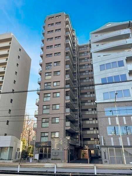 2000年築、株式会社大京分譲ライオンズマンションシリーズ。副都心線「西早稲田」駅徒歩9分の立地。