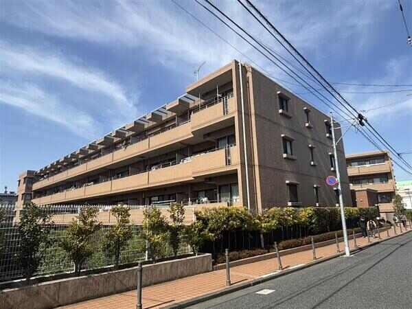 複数の飲食店が徒歩圏内に点在し、アクティブに暮らせる住環境です。