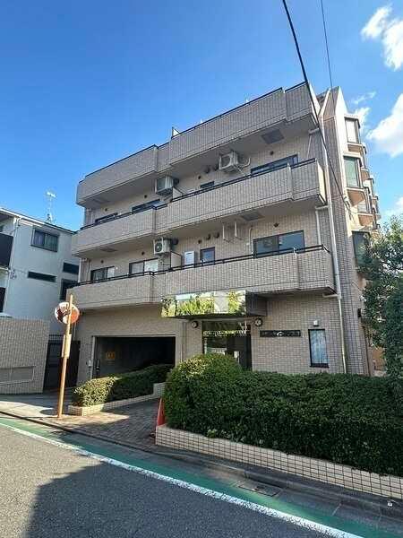 藤和不動産分譲。総戸数22戸、RC造地上5階建マンション。小田急線「千歳船橋」駅徒歩9分の立地です。