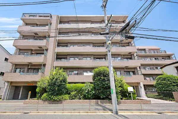 1996年7月築・RC造6階建、藤和不動産分譲マンション。京王線・小田急線の2駅2路線利用可能。