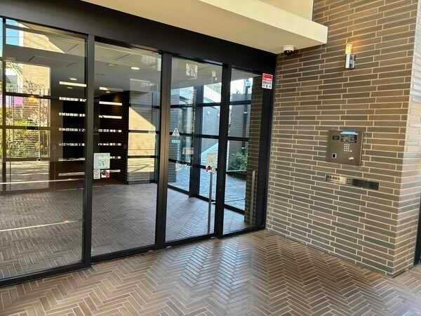 LD部分に床暖房敷設。ディスポーザーや食器洗乾燥機、浴室乾燥機等、便利な設備が充実の住まいです。