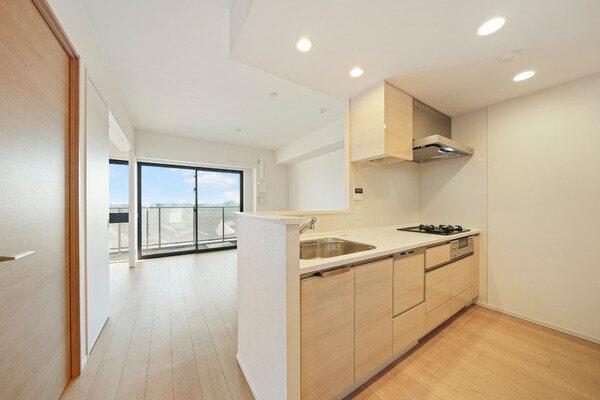 RC造14階建てマンションの5階部分。小田急線「相模大野」駅まで徒歩5分、2沿線利用可能な立地です。