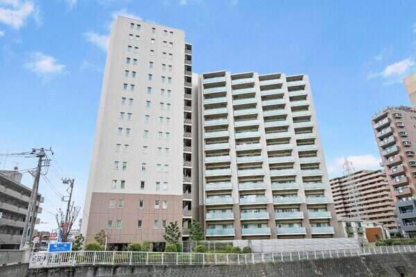 15階建て2階部分。3方角住戸のため、通風良好です。JR横浜線「町田」駅まで徒歩4分です。