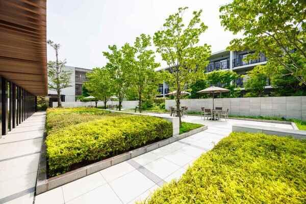 【ライブラリーラウンジ】2層吹抜の開放感あるラウンジスペース