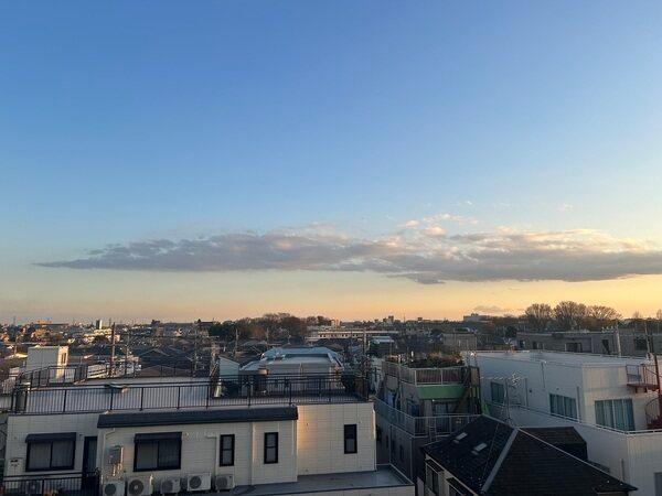 最上階（5階部分）・南向きで前面に遮蔽物が無いため、陽当たり・眺望良好