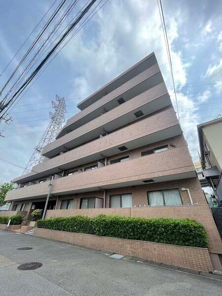 東急田園都市線「宮崎台」駅 徒歩10分。2020年9月に水回り交換などのリフォーム履歴がございます。