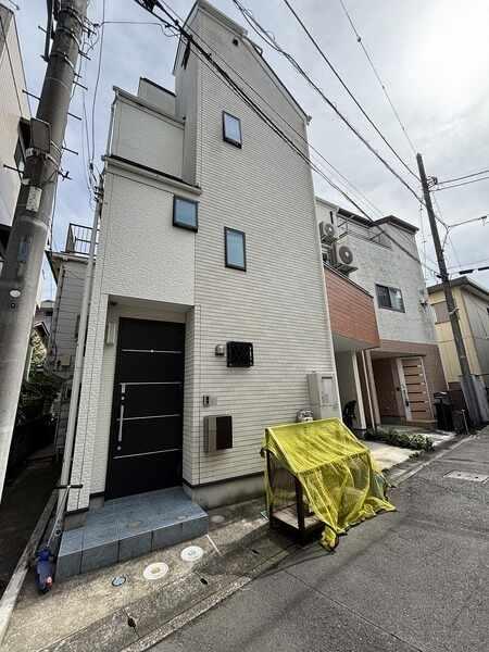 東急田園都市線「二子新地」駅徒歩5分など、3駅が徒歩圏内の好立地。最寄り駅までフラットな道のりです。