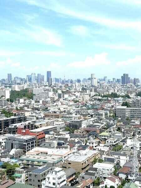 遮るものがない開放的な眺望。外部からの視線が届きにくい18階部分、プライバシー性の高さも魅力です。