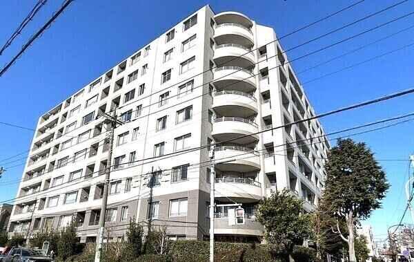 東急東横線「祐天寺」駅徒歩13分、東急田園都市線「三軒茶屋」駅徒歩16分。通勤やお出かけに便利です。