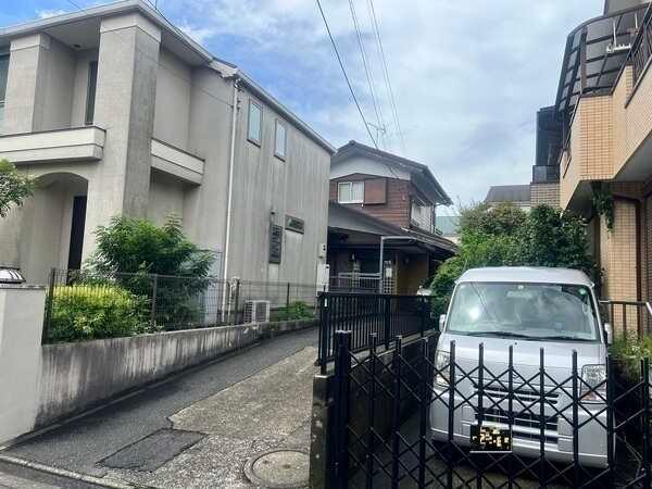 小平市立小平第二小学校まで約700mと通いやすい距離にあります。公園も近く、外遊びがしやすい立地。